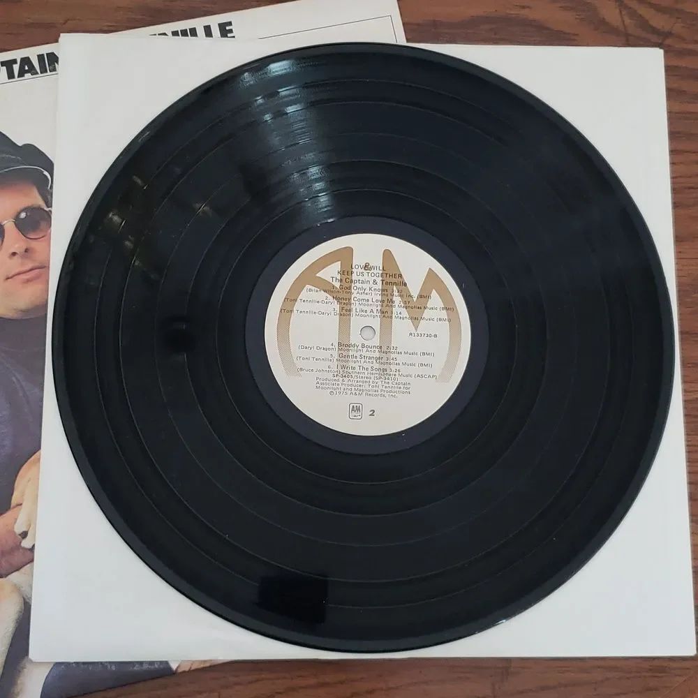 Captain & Tennille "Love Will Keep Us Together" Vinyl LP 33 RPM (1975) - Picture 6 of 7